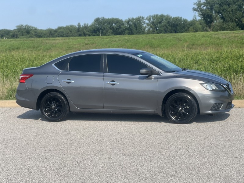 2017 Nissan Sentra SV w/ Style Package in CHESTERFIELD, Missouri