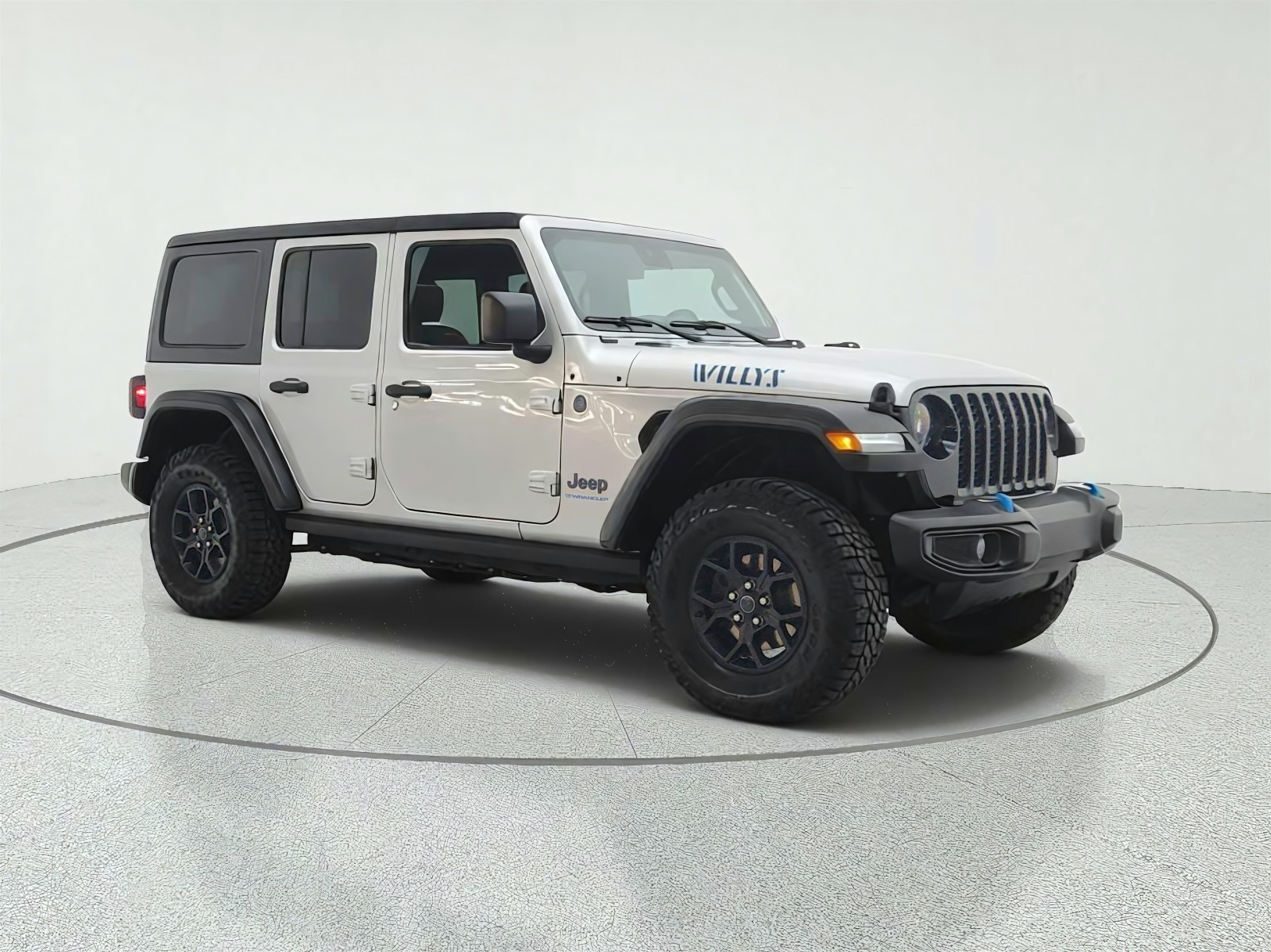 Used 2024 Silver Zynith Clearcoat Jeep Sport S image 3
