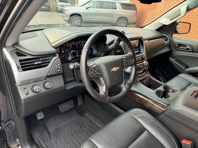 2018 Chevrolet Suburban LT LUX with Center Row Buckets 32