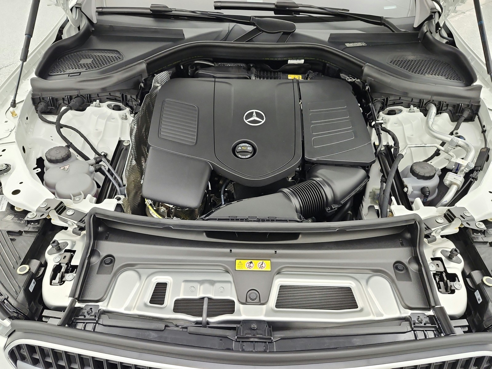 New 2026 Polar White Mercedes-Benz GLC 300 SUV image 13