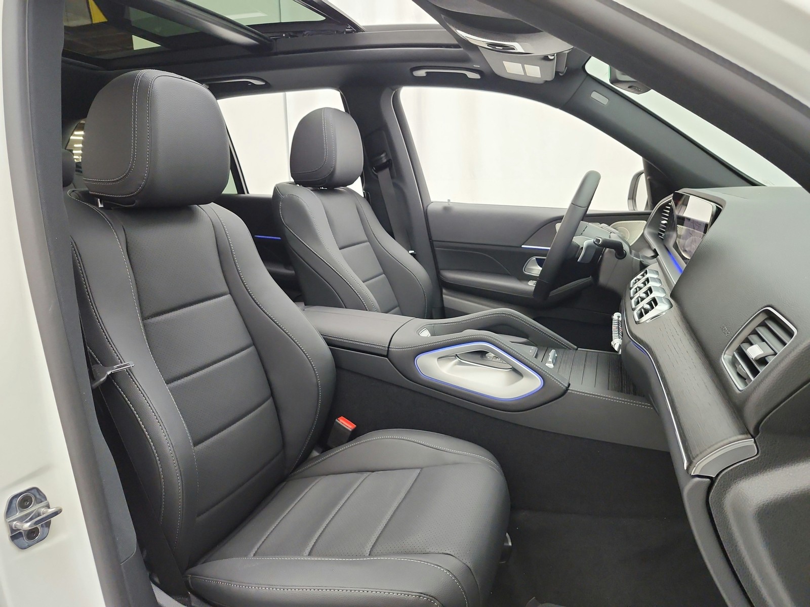 New 2026 Polar White Mercedes-Benz GLE 450 4MATIC® SUV image 16