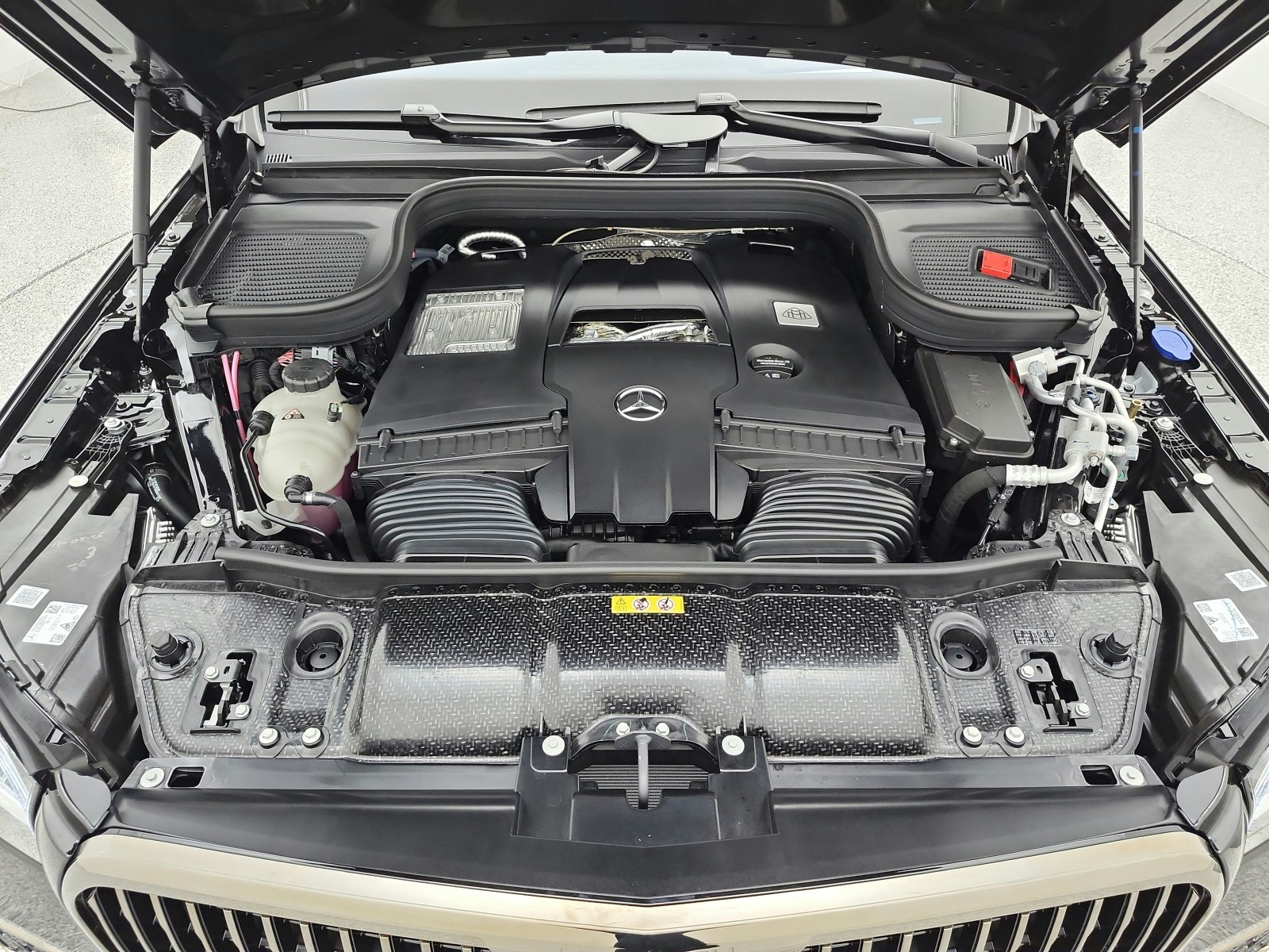 New 2026 Obsidian Black Metallic Mercedes-Benz Maybach GLS 600 4MATIC® SUV image 12
