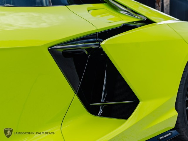 Lamborghini Revuelto