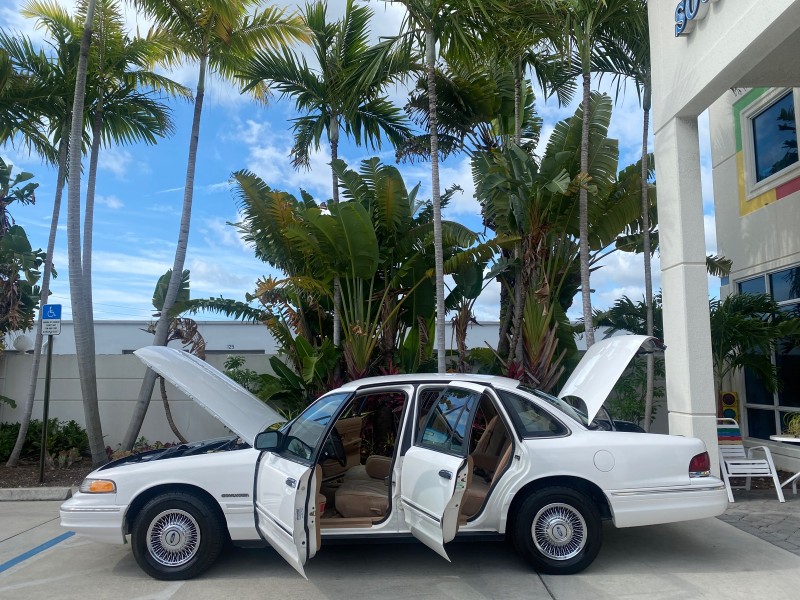1995 Ford Crown Victoria LOW MILES 43,331 in , 