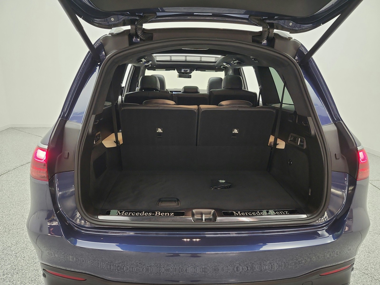 Used 2024 Twilight Blue Metallic Mercedes-Benz AMG® GLS 63 4MATIC+ SUV image 21
