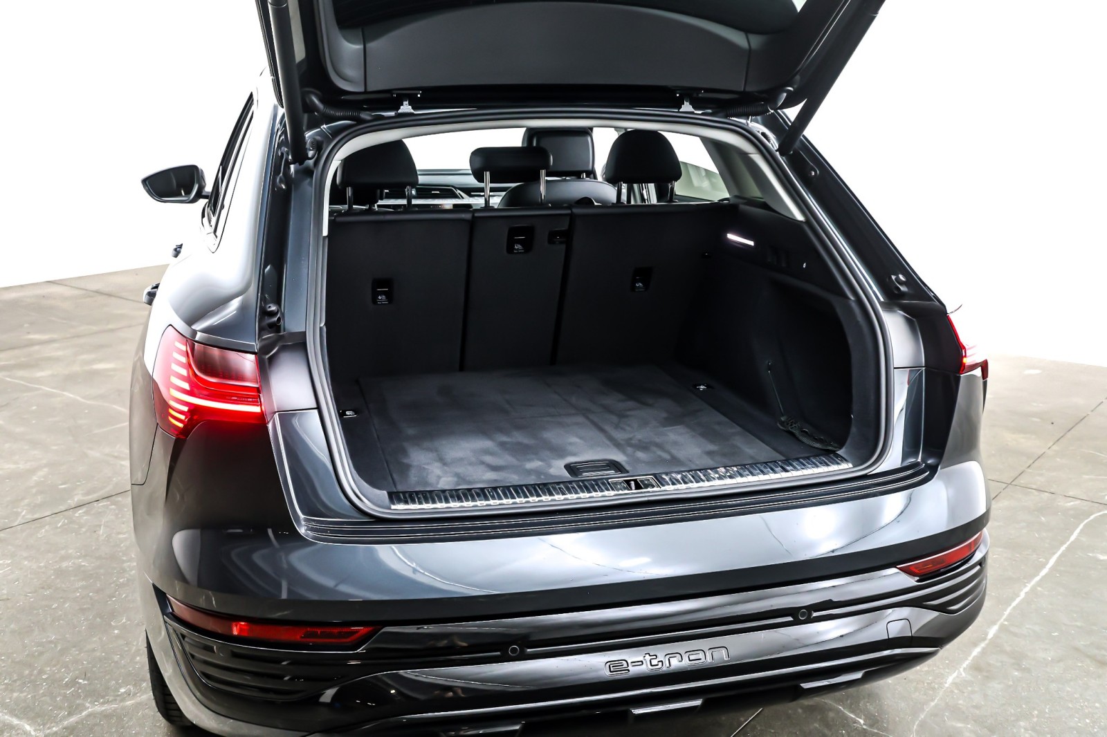 Used 2024 Manhattan Gray Metallic Audi Premium quattro image 24