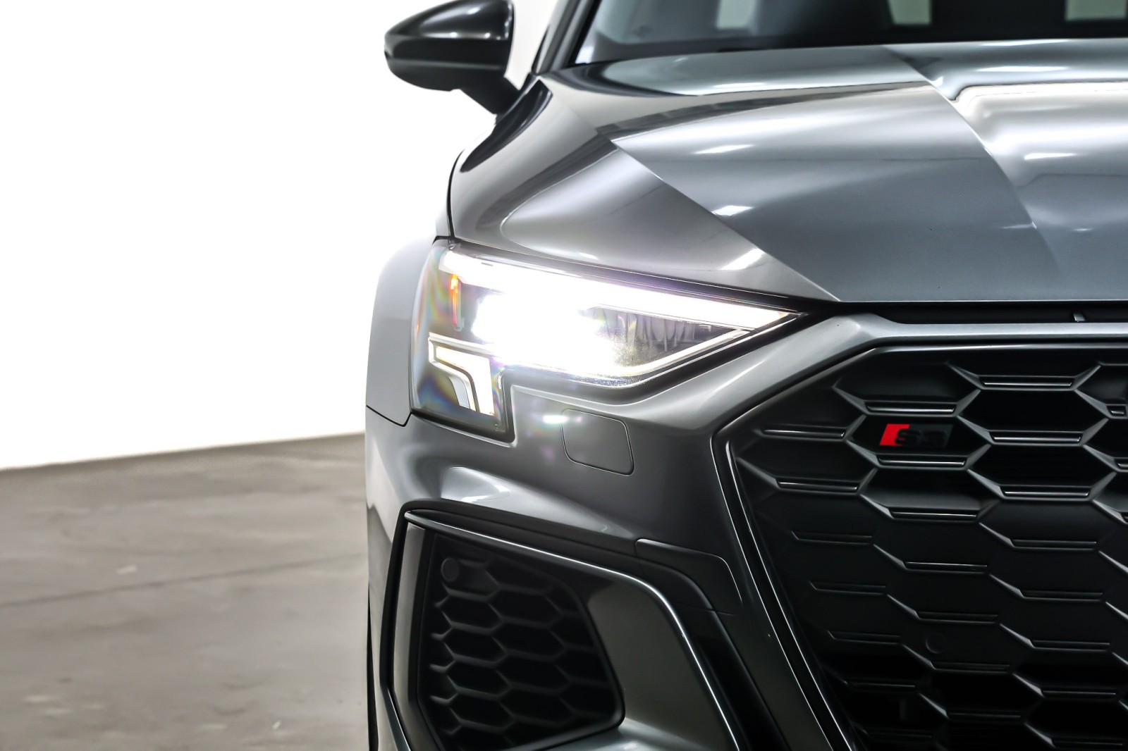 Used 2024 Daytona Gray Pearl Effect Audi Premium Plus 2.0 TFSI quattro image 15