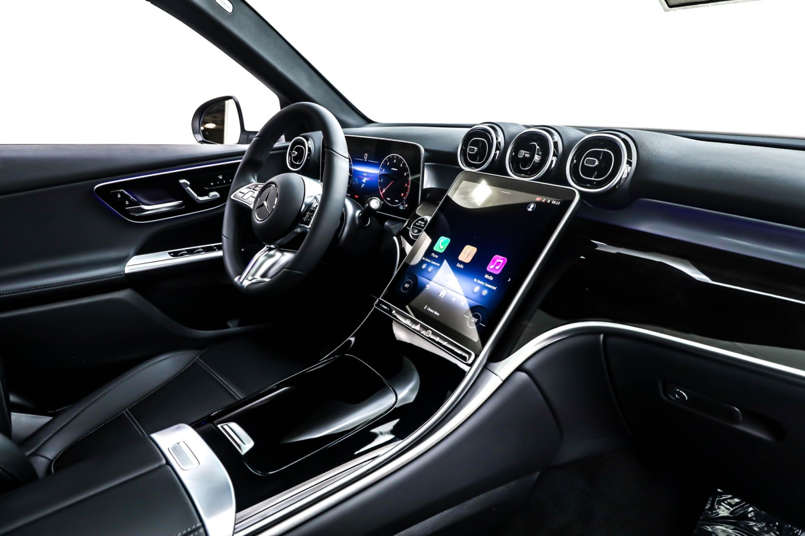 New 2026 Polar White Mercedes-Benz GLC 300 4MATIC® SUV image 5