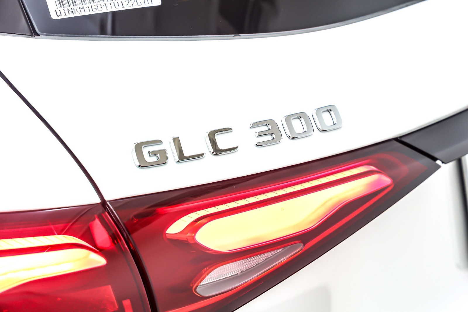New 2026 Polar White Mercedes-Benz GLC 300 image 9