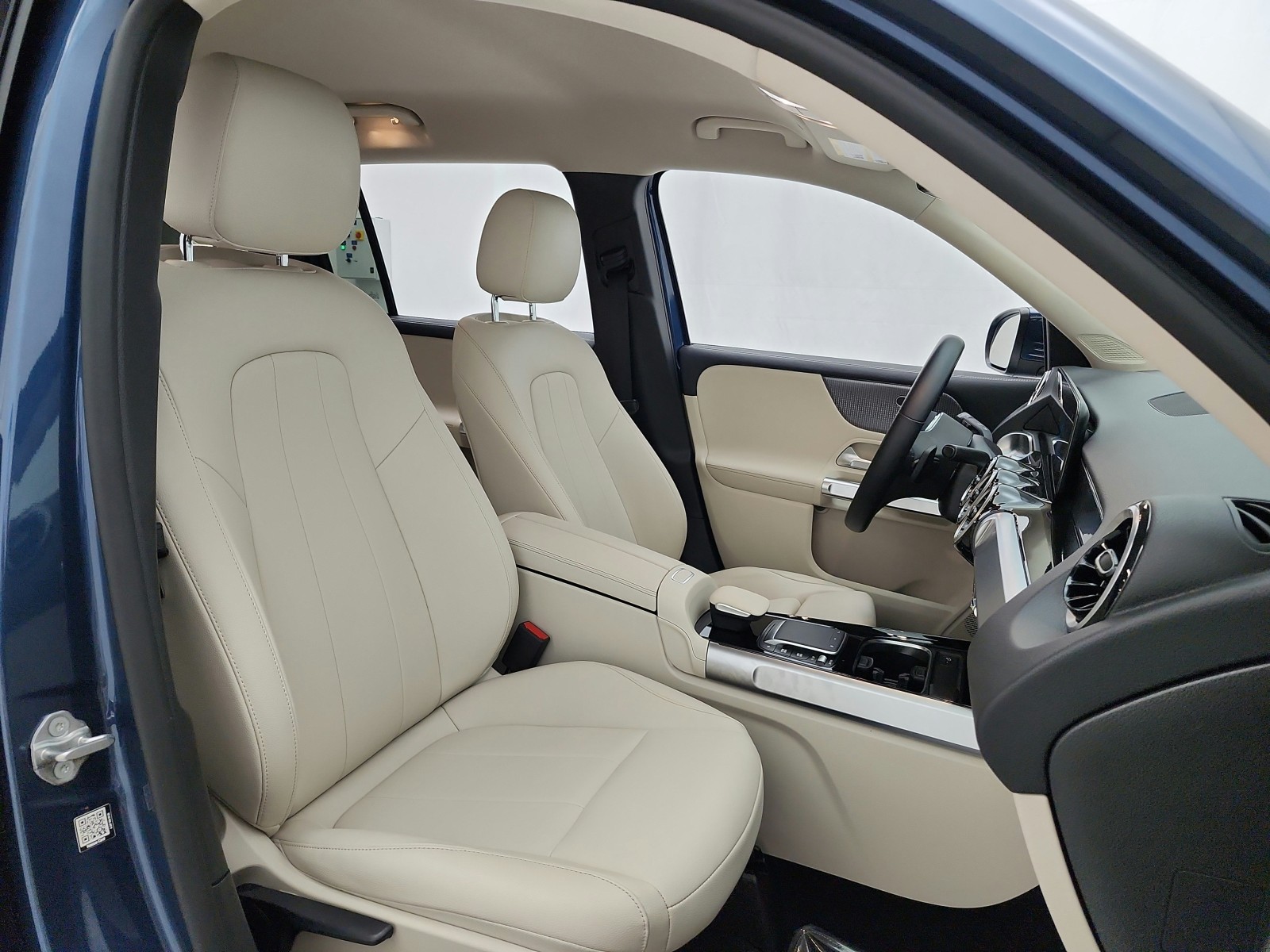 Used 2022 Denim Blue Metallic Mercedes-Benz GLB 250 SUV image 25