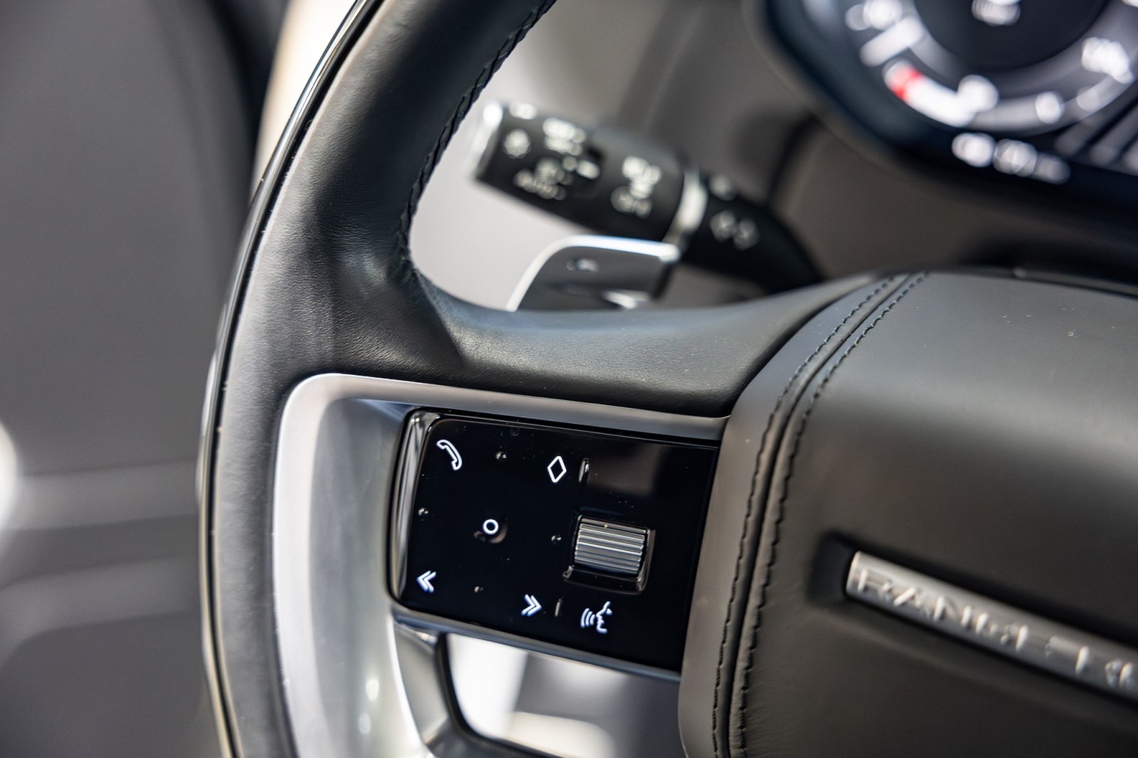 Used Car 2023 Land Rover Range Rover  Se - $140,310 Msrp - 23 Inch Wheels - Black Contrast Roof - One Owner For Sale Under $120,000 In Boerne, Texas