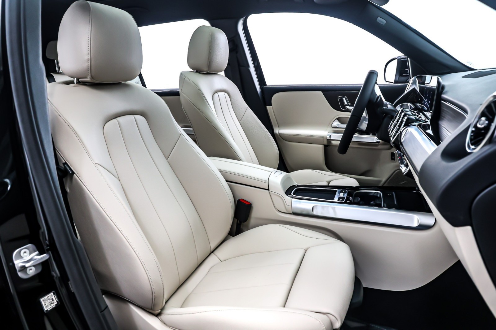 New 2026 Night Black Mercedes-Benz GLB 250 SUV image 7