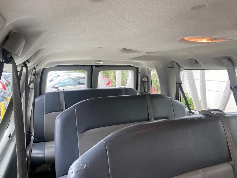 2008 Ford Econoline Wagon XLT 15 PASSENGERS E350 CLEAN in , 