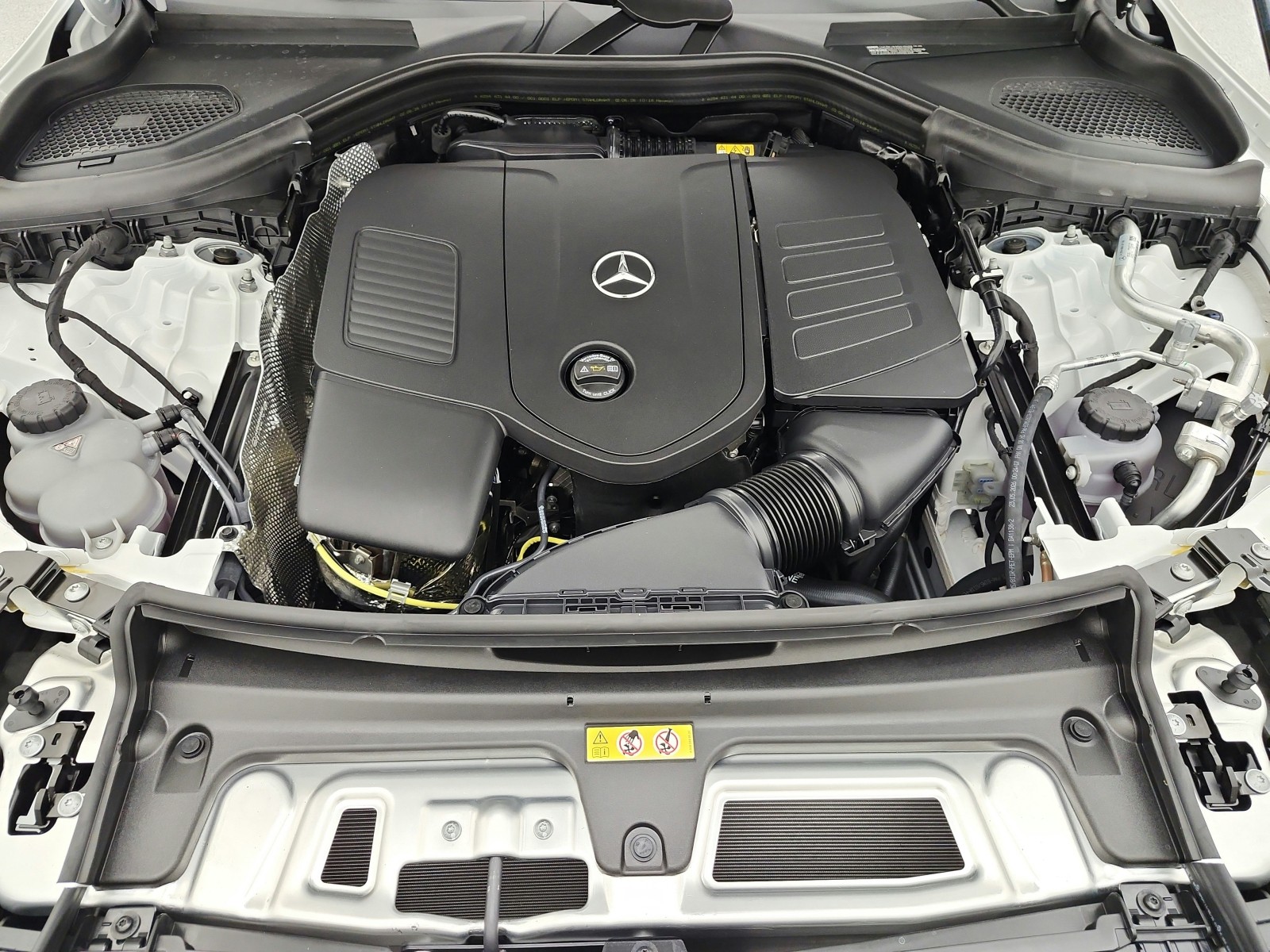 New 2027 Polar White Mercedes-Benz GLC 300 SUV image 12