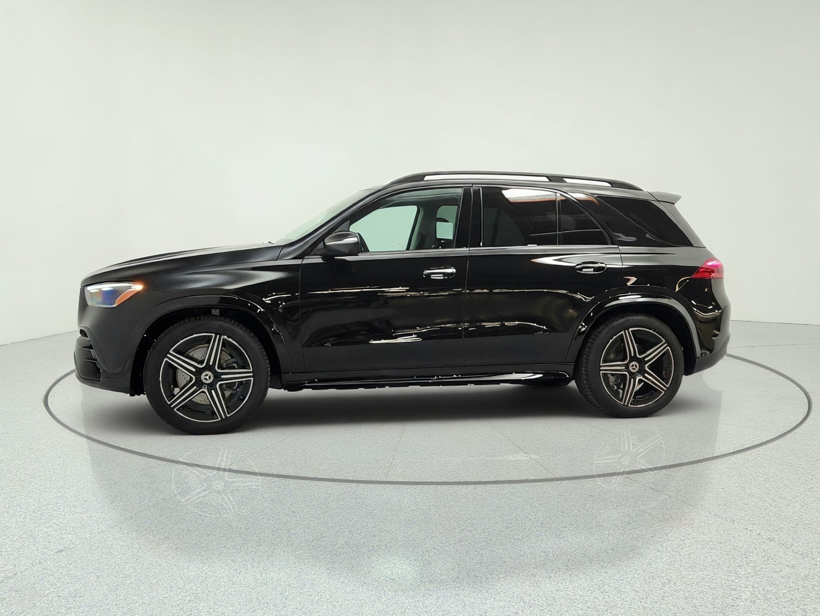 New 2026 Obsidian Black Metallic Mercedes-Benz GLE 350 SUV image 8