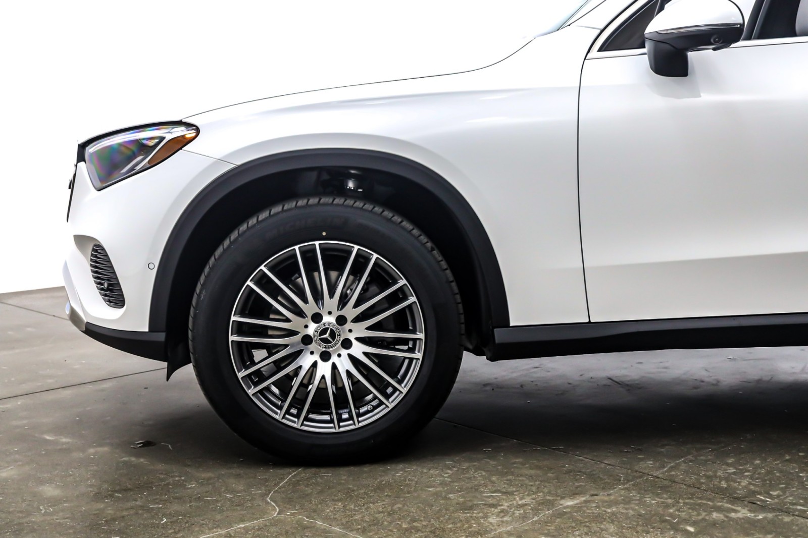 New 2026 Polar White Mercedes-Benz GLC 300 SUV image 10