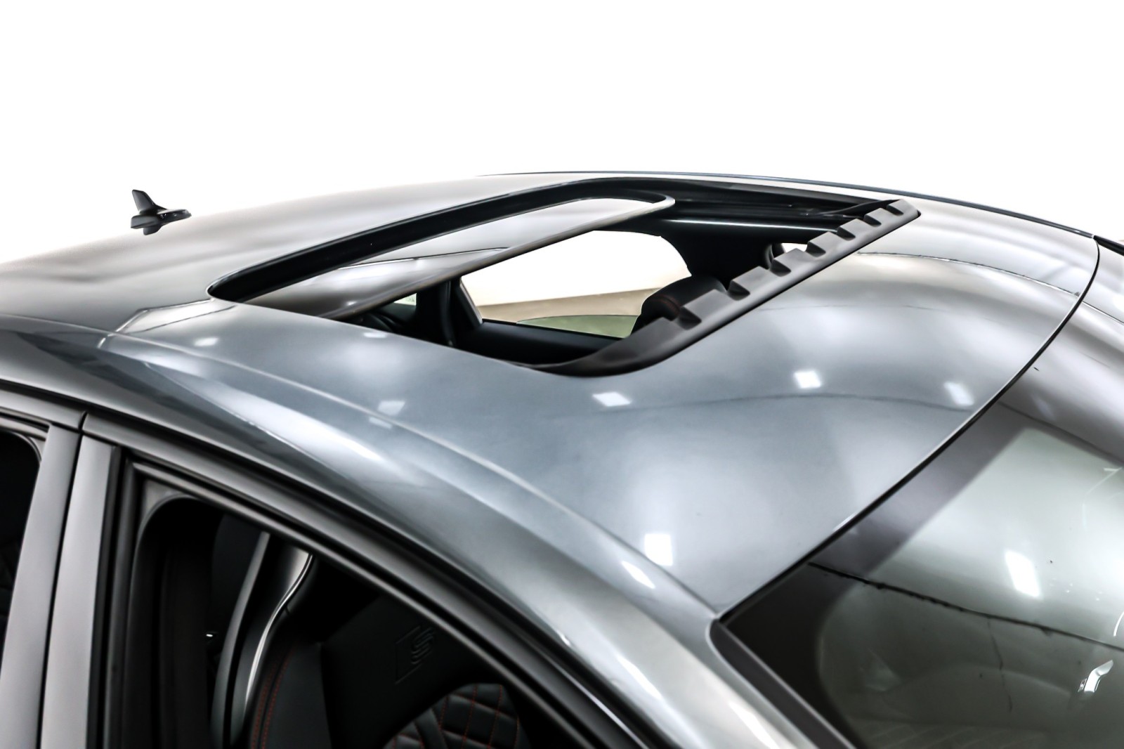 Used 2023 Daytona Gray Pearl Effect Audi Premium Plus 3.0 TFSI quattro image 23