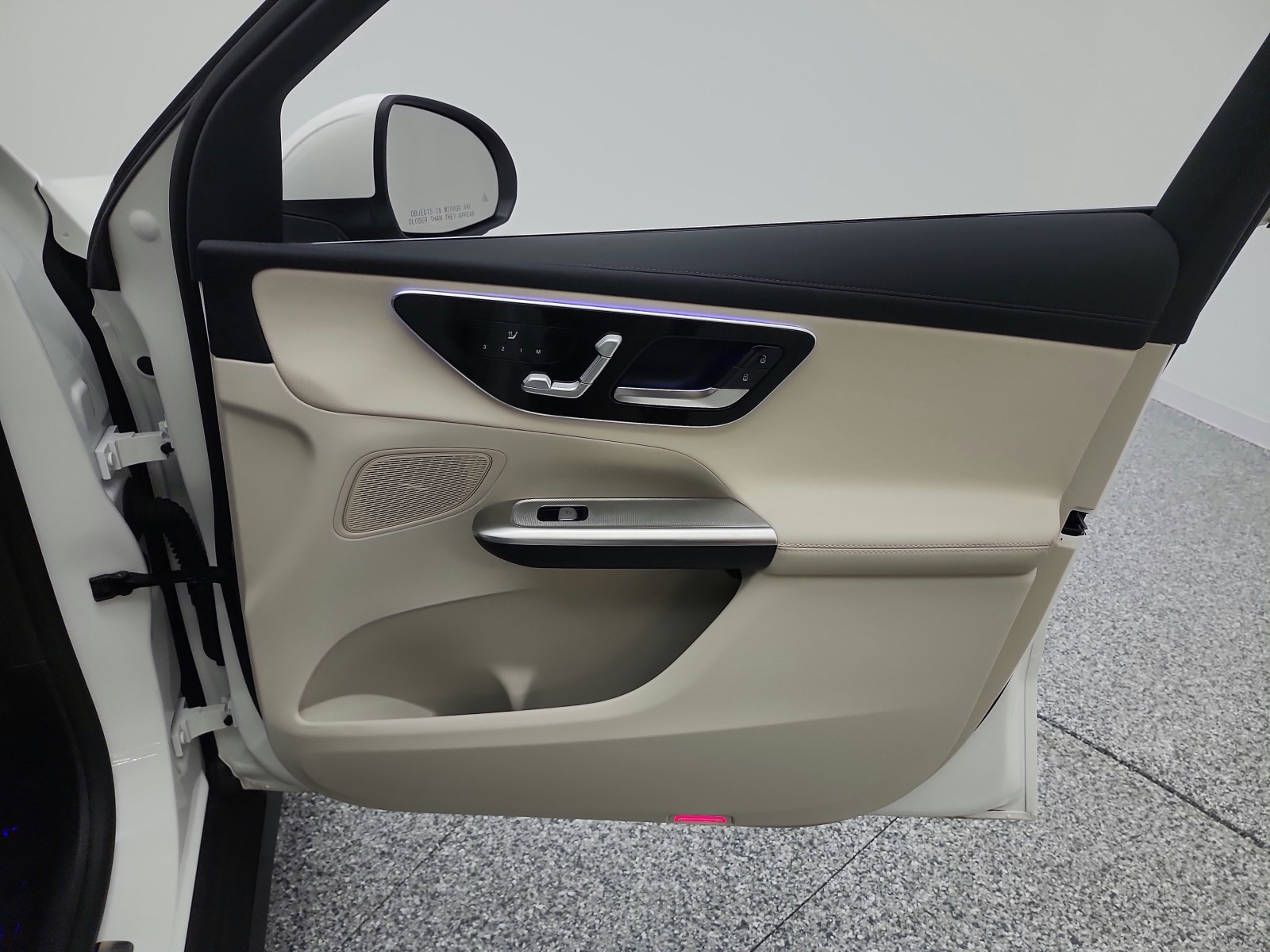 Certified Used 2025 Polar White Mercedes-Benz GLC 300 SUV image 23