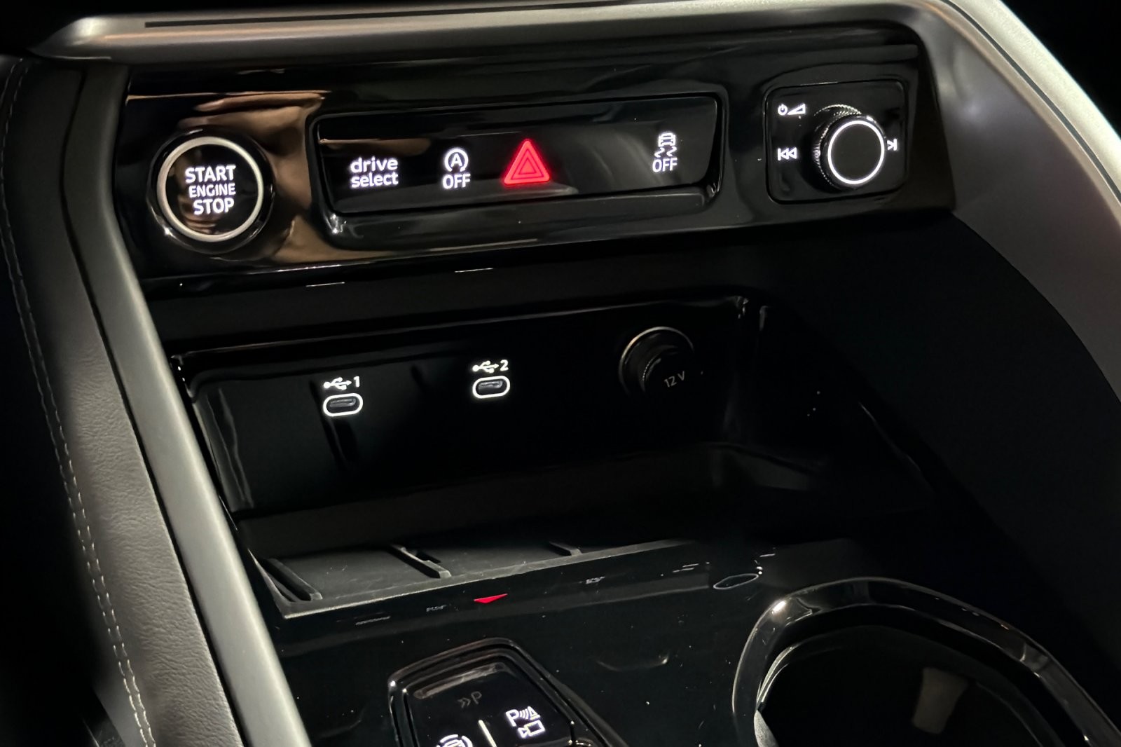 Used 2025 Glacier White Metallic Audi Premium Plus 2.0 TFSI quattro image 20