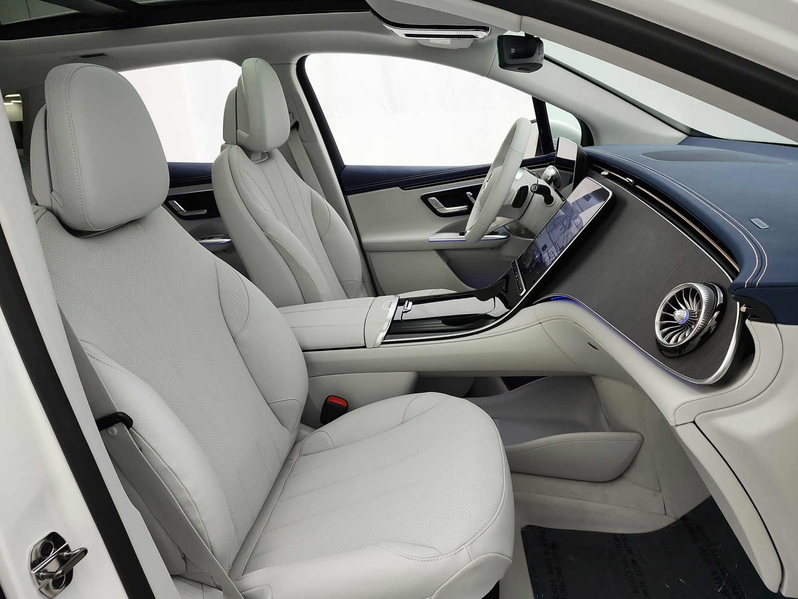 New 2026 Polar White Mercedes-Benz EQE 320+ image 14