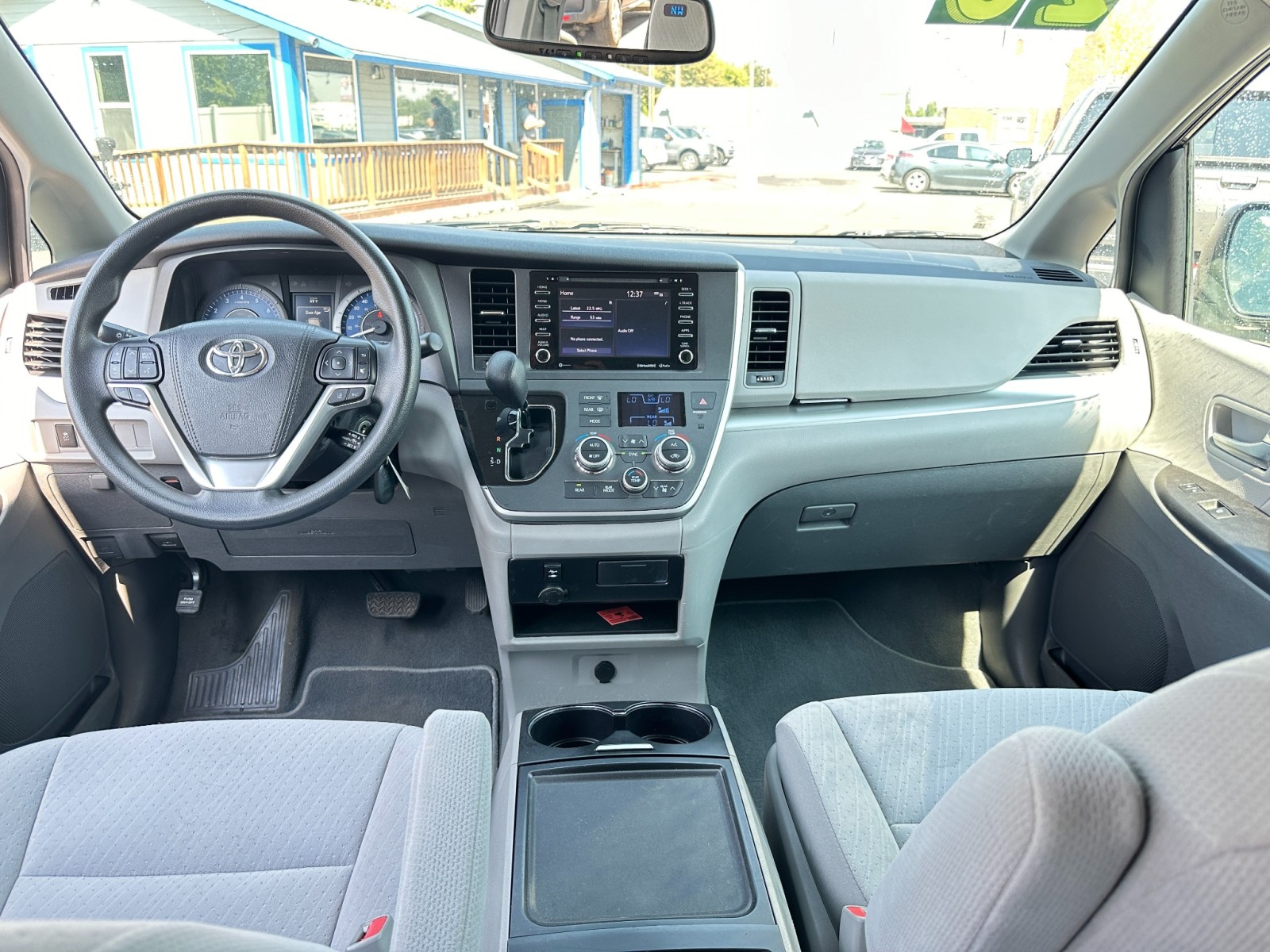 2020 Toyota Sienna LE 25