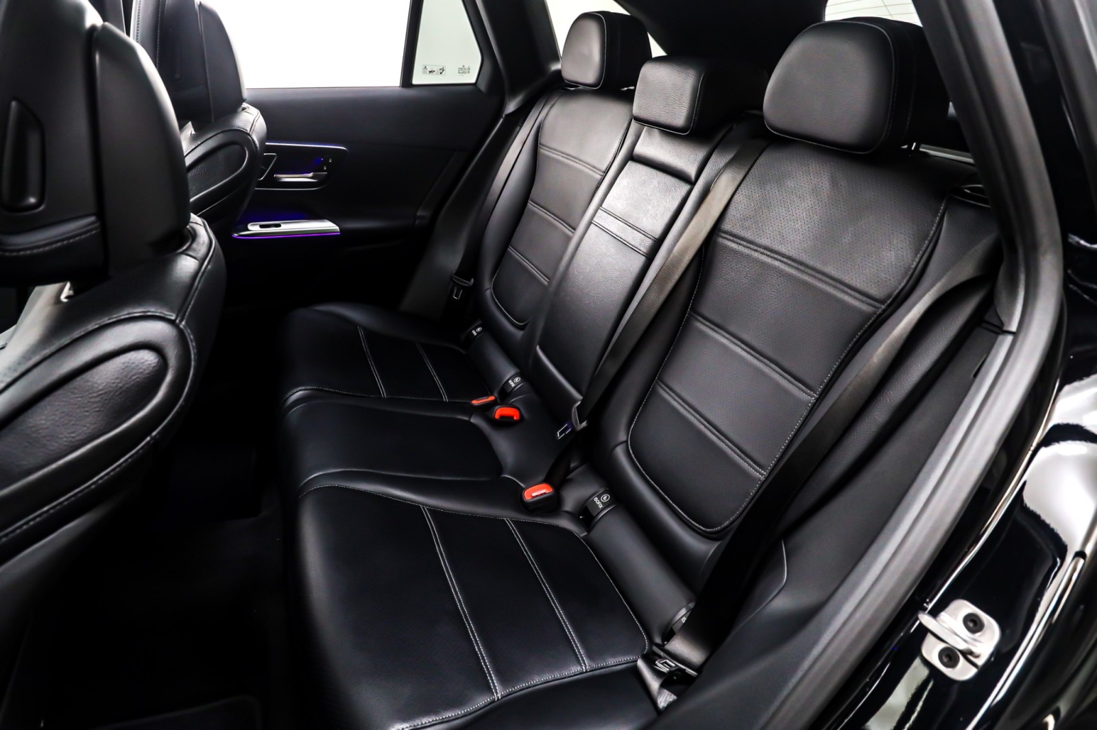 New 2026 Black Mercedes-Benz GLC 300 image 8