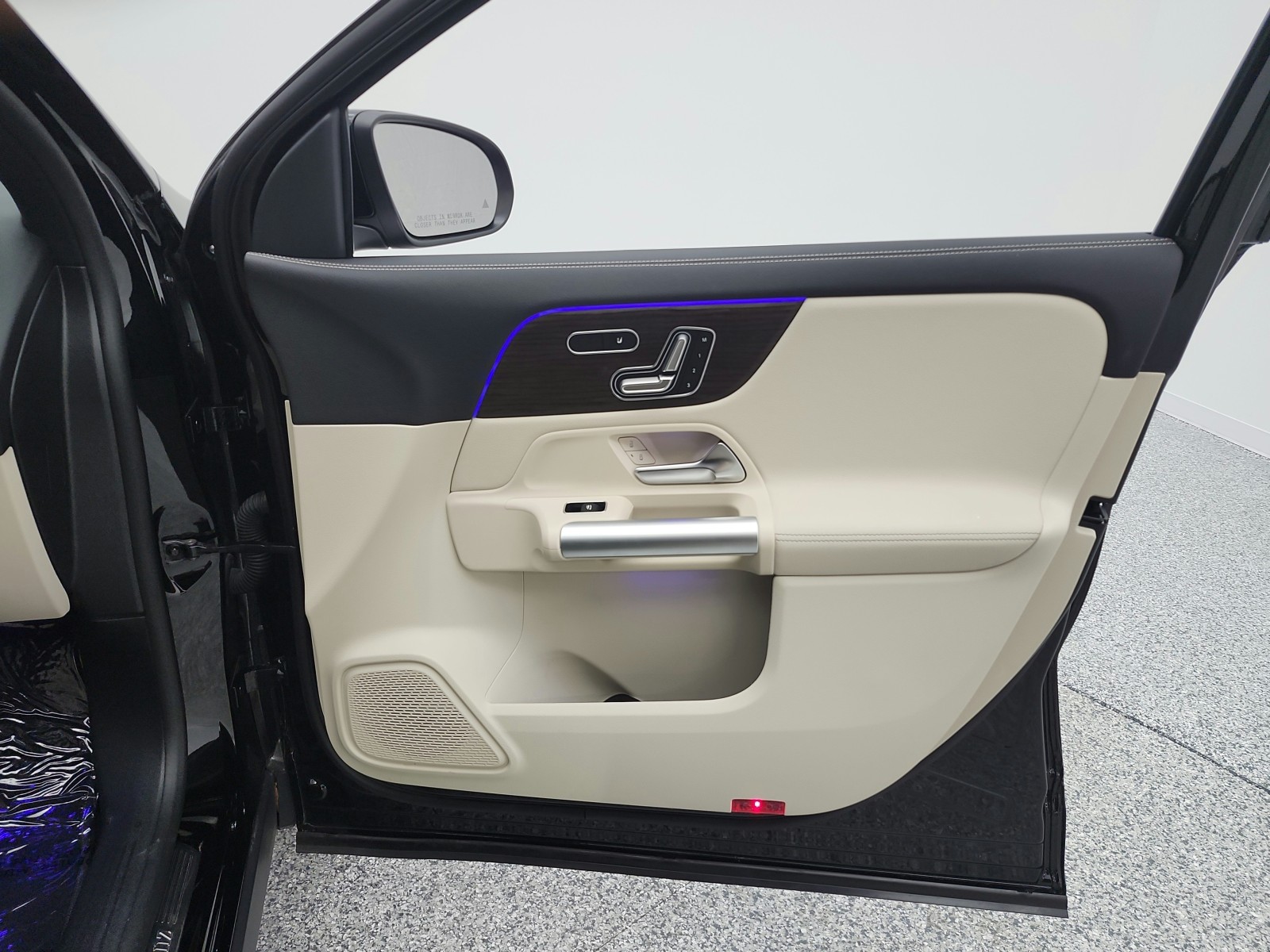 Certified Used 2025 Night Black Mercedes-Benz GLA 250 SUV image 13