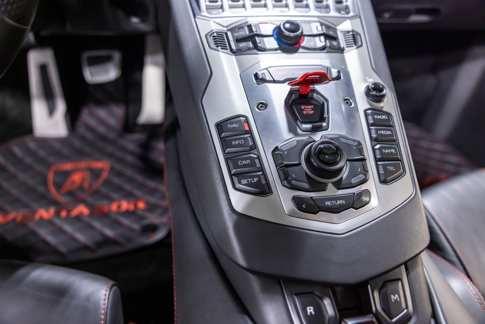 2015 Lamborghini Aventador Roadster LP 700-4 photo 42