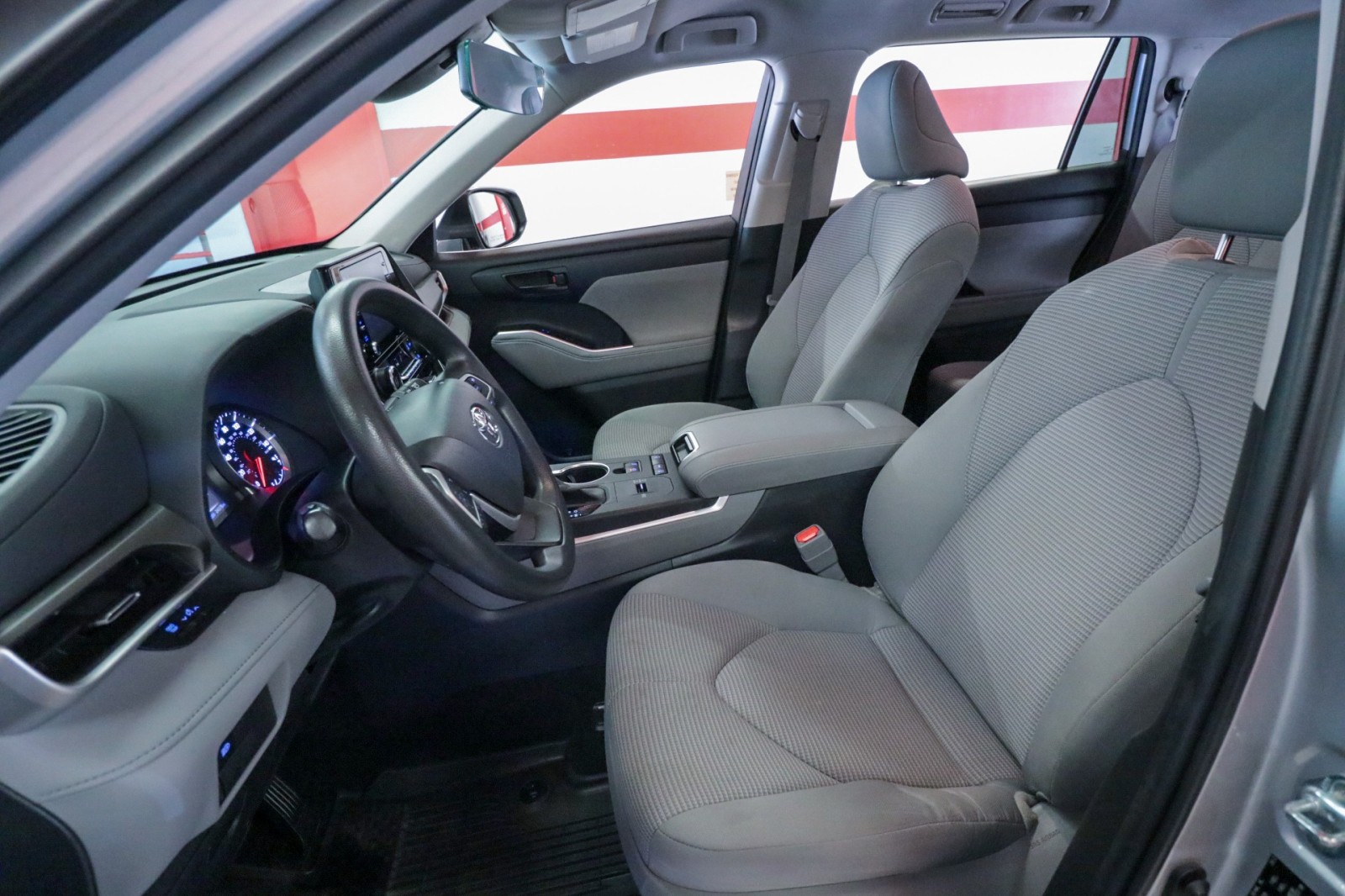 Used Car 2022 Toyota Highlander  L For Sale Under $30,000 In Austin, Texas