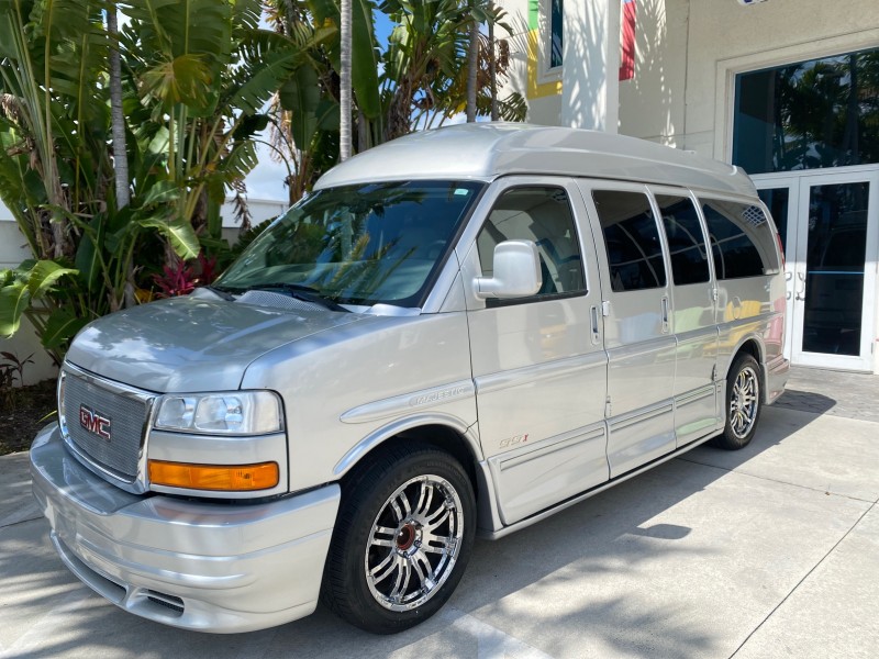 2013 GMC SAVANA HI TOP CONVERSION HANDICAP LIFT LOW MILES 24,857 in , 