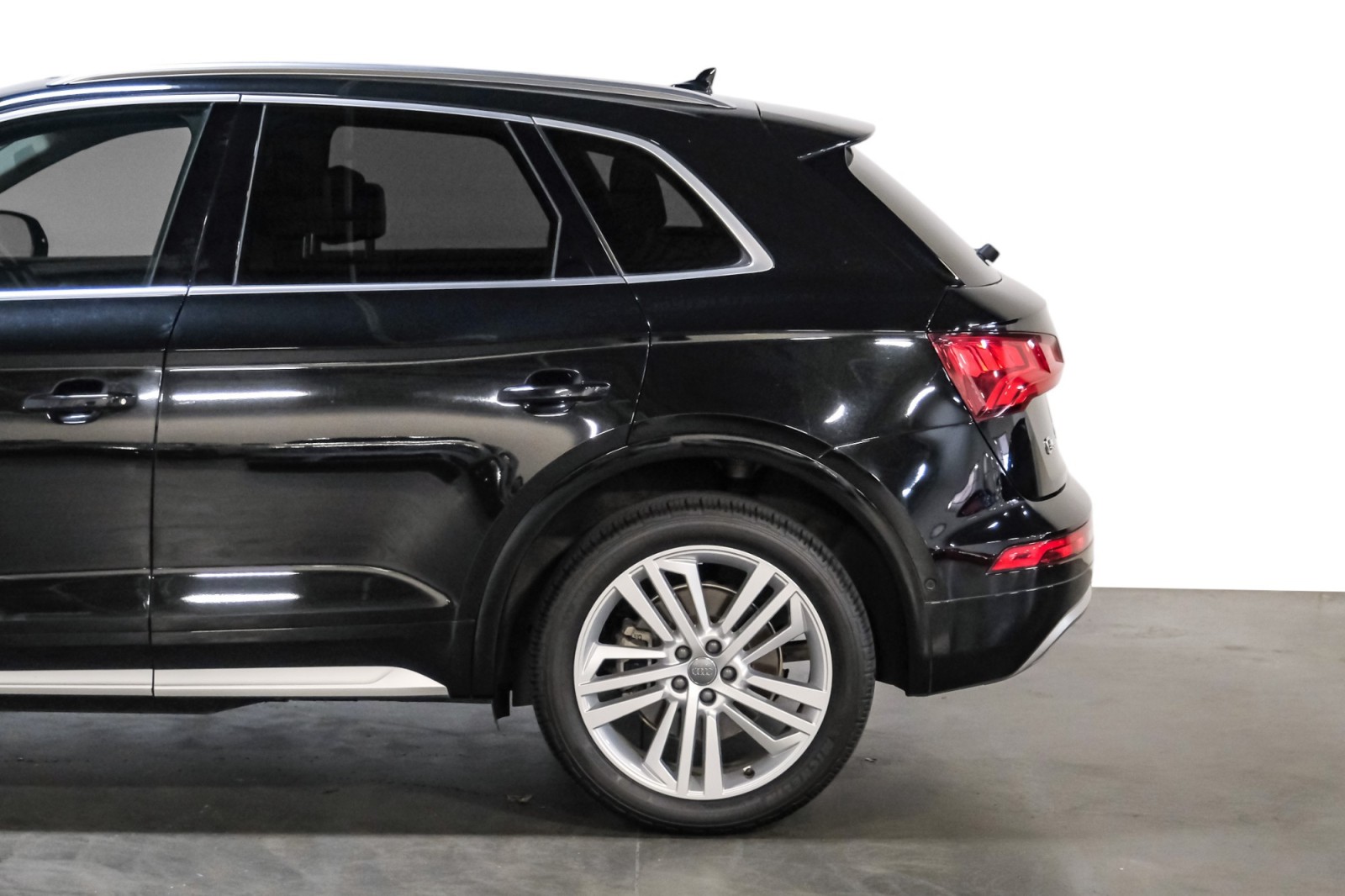 2019 Audi Q5 Prestige Panoramic Sunroof Bang & Olufsen Sound System All Wheel 11