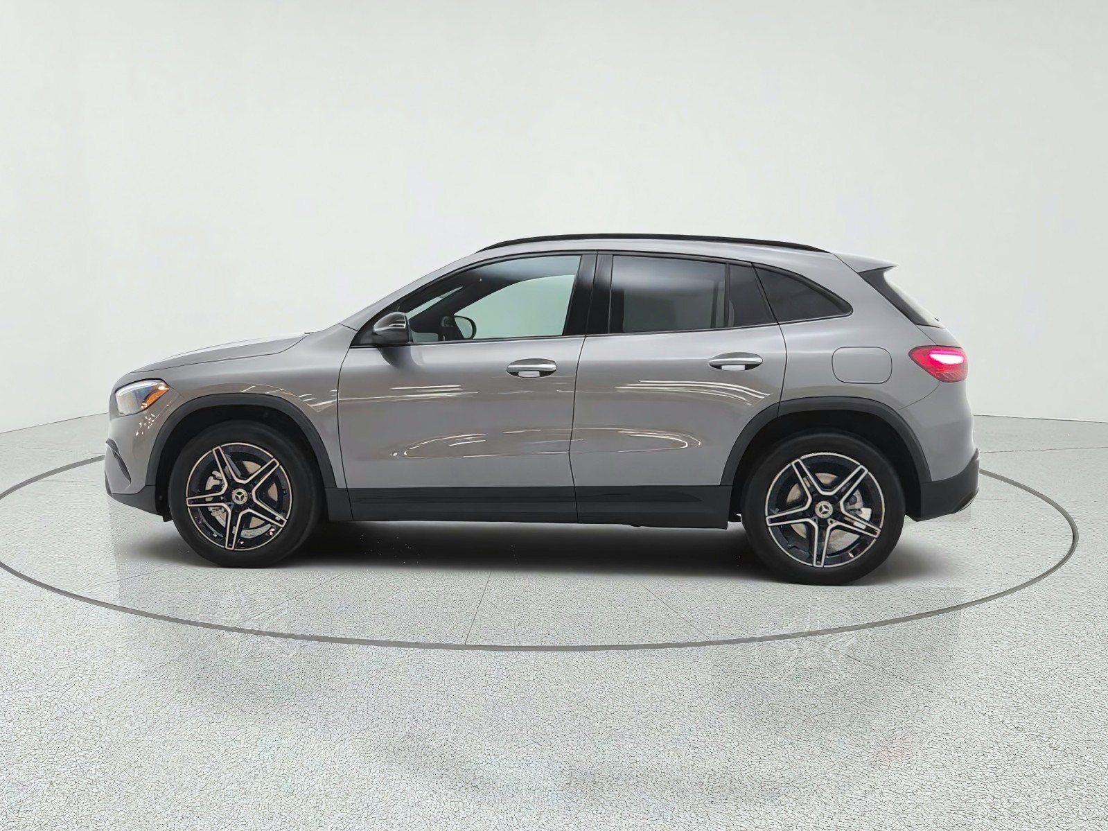 New 2026 Mountain Grey Metallic Mercedes-Benz GLA 250 SUV image 8