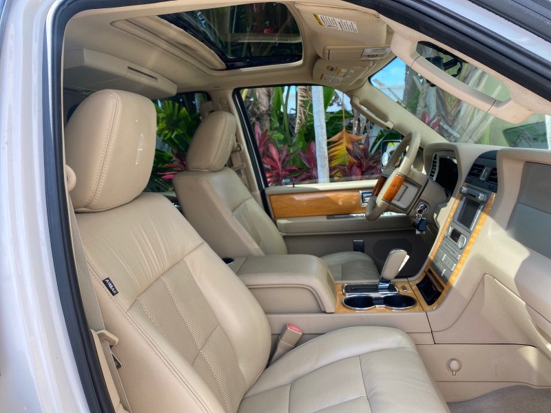 2010 Lincoln Navigator 4WD SUNROOF LOW MILES 31,209 in , 