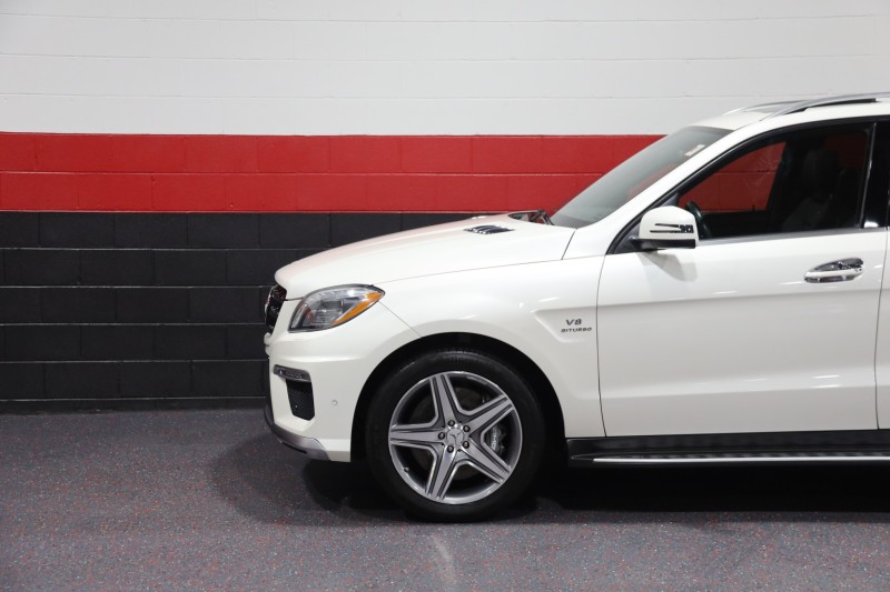 2013 Mercedes-Benz ML63 AMG 4-Matic 4dr Suv in , 