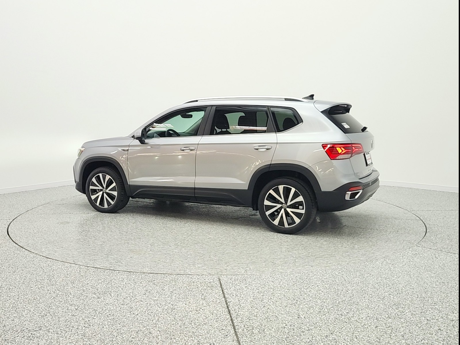 Used 2024 Pyrite Silver Metallic Volkswagen SE FWD image 8