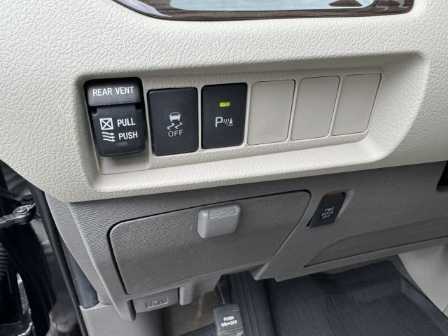 2020 Toyota Sienna XLE Premium 32