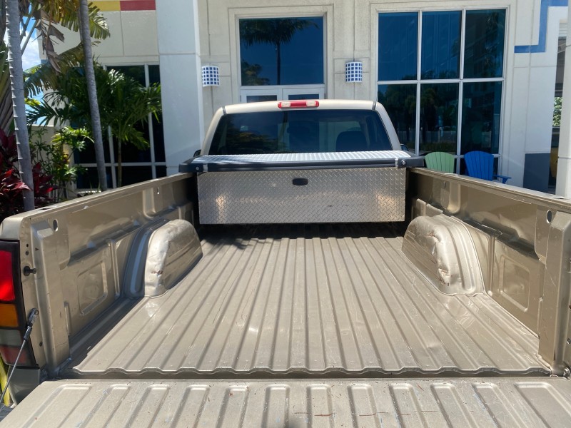 2005 GMC Sierra 1500 LOW MILES 83837 AC NO ACCIDENTS in ,