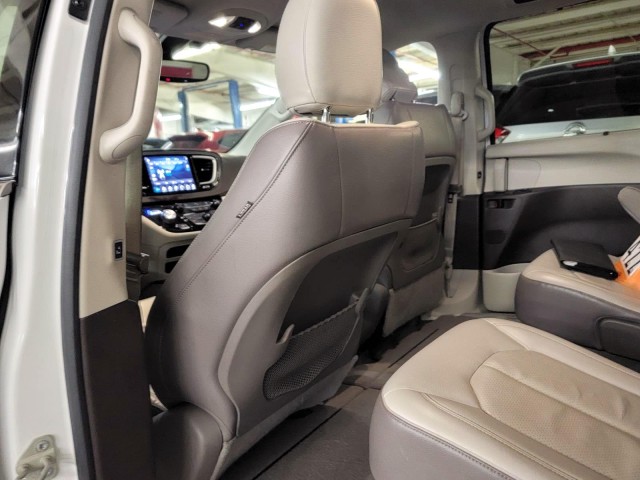 2018 Chrysler Pacifica Touring L FWD 26