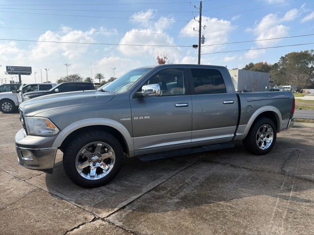 Mineral Gray Metallic 2009 Dodge RAM 1500 Laramie Crew Cab RWD Pickup Truck 4X2 Automatic