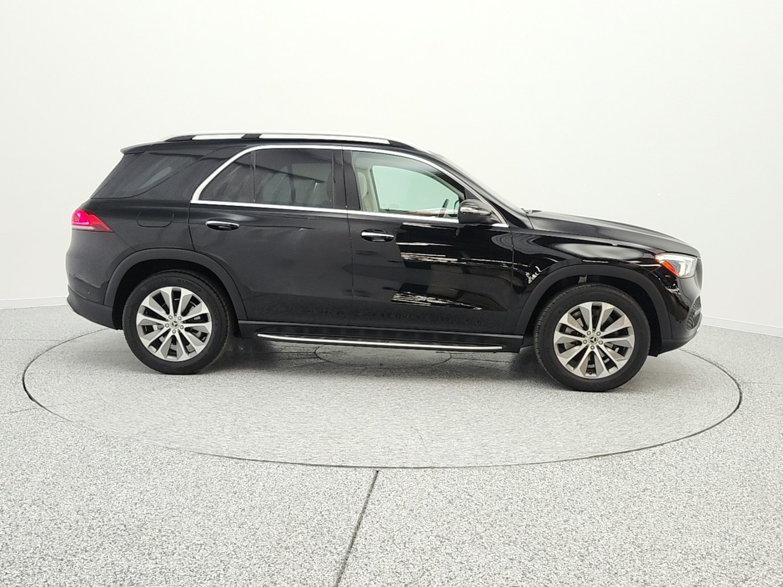 Used 2020 Black Mercedes-Benz GLE 350 4MATIC® SUV image 4