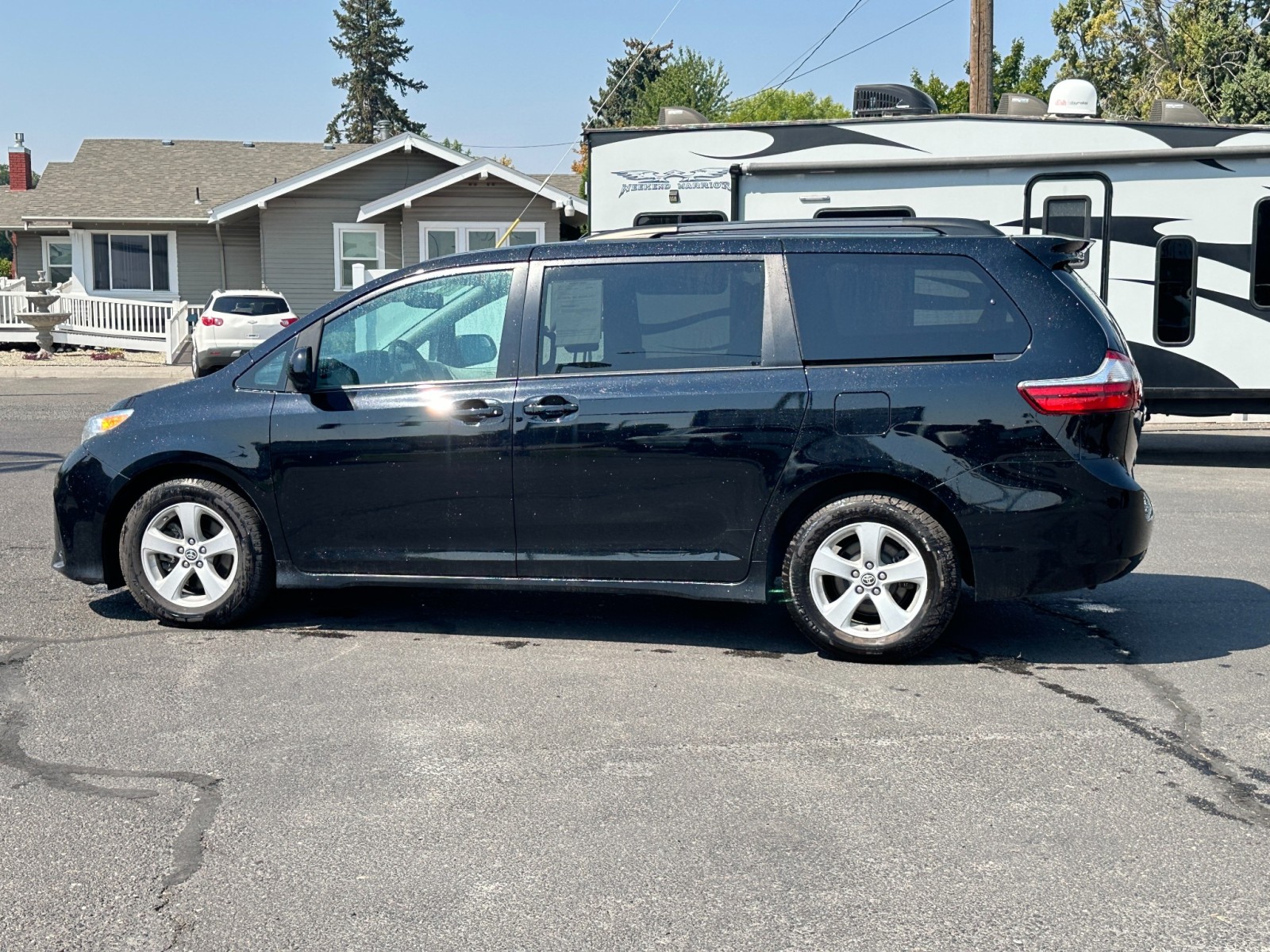 2020 Toyota Sienna LE 9