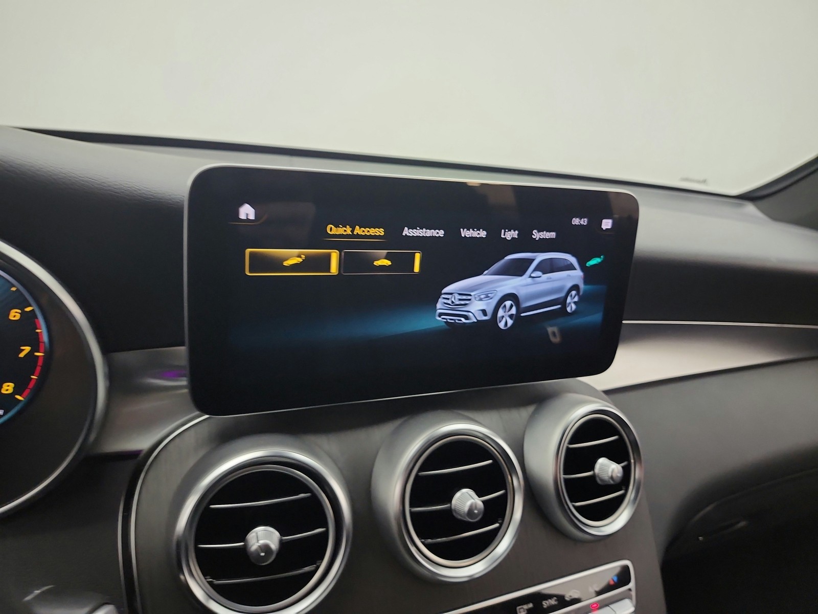 Used 2022 Black Mercedes-Benz GLC 300 SUV image 13