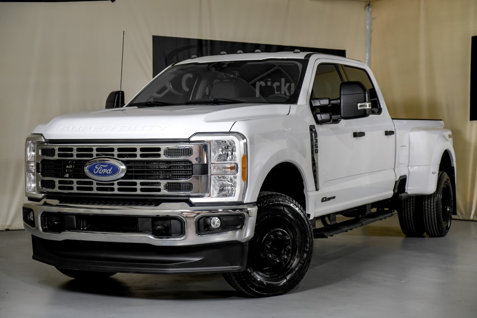 2023 Ford F-350 XLT 4