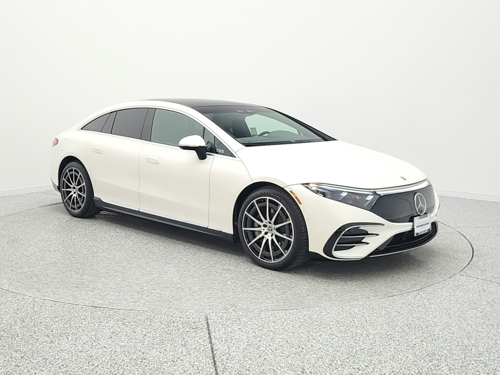 Certified Used 2023 MANUFAKTUR Diamond White Mercedes-Benz EQS 580 4MATIC® Sedan image 3