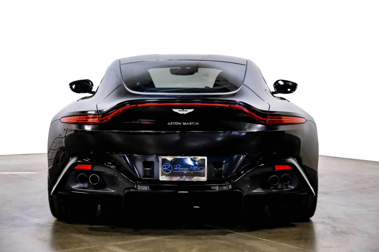 2019 Aston Martin Vantage Coupe CarbonRoof SportsLthrCarbon PremiumAudio Bla 9