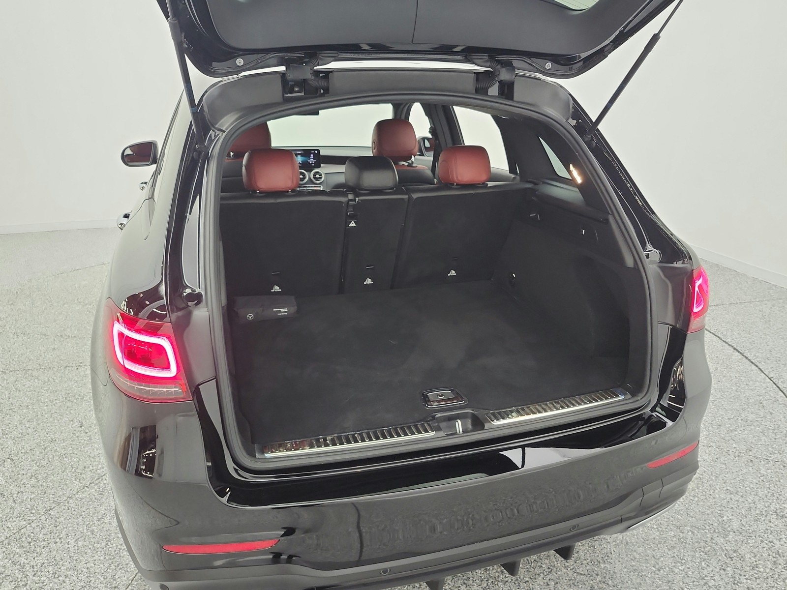 Used 2022 Black Mercedes-Benz GLC 300 SUV image 37