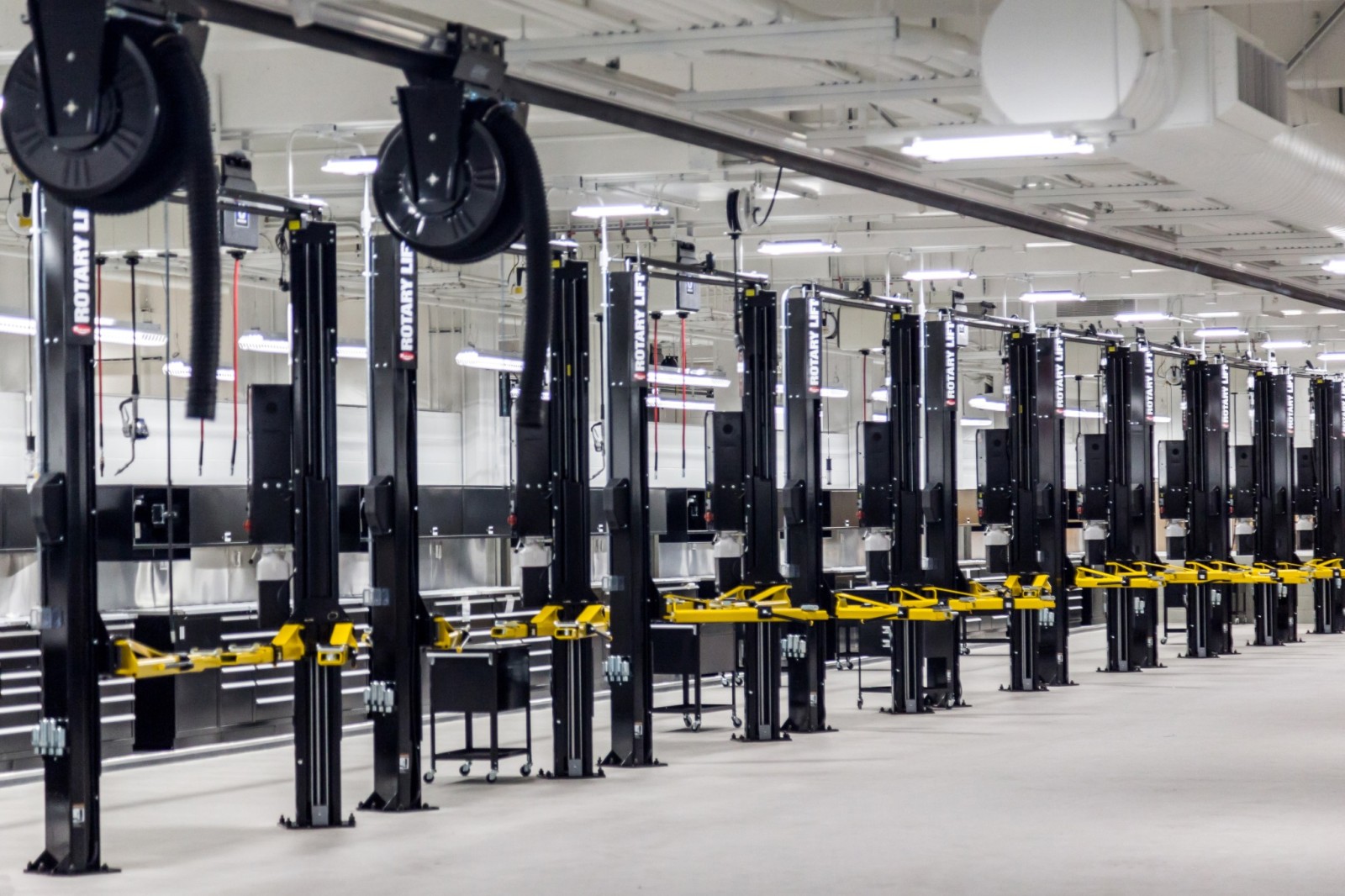 Used 2023 Digital White Metallic Mercedes-Benz CLA 250 Coupe image 33