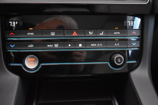 2017 Jaguar F-PACE Navi Leather Moonroof Heated Seats Parking Sensors 22