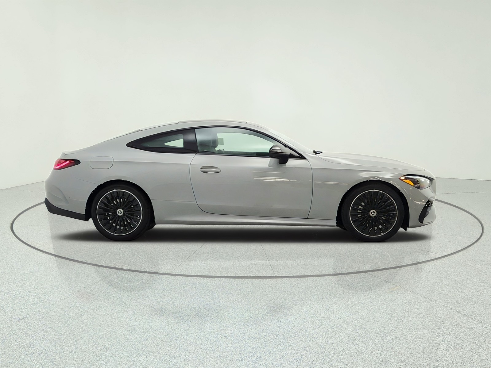 New 2027 MANUFAKTUR Alpine Grey Metallic Mercedes-Benz CLE 300 4MATIC® Coupe image 4
