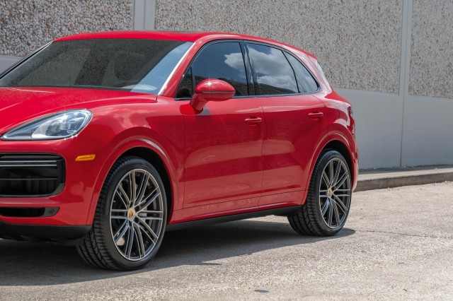 2022 Porsche Cayenne Turbo 8